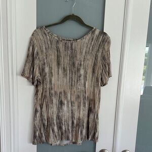 Lisa Rinna Collection Beige and Black Short Sleeve Top with Back Opening